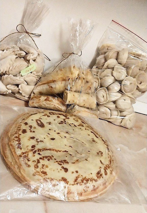 Пельмени, вареники,лапша,чебуреки.