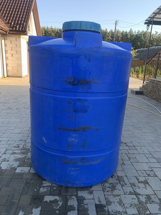 Продам бочку 2000л бу