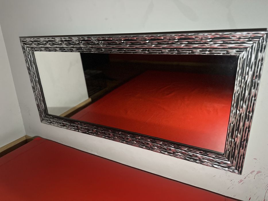 Espelho Prateado e Preto com Textura – Design Moderno