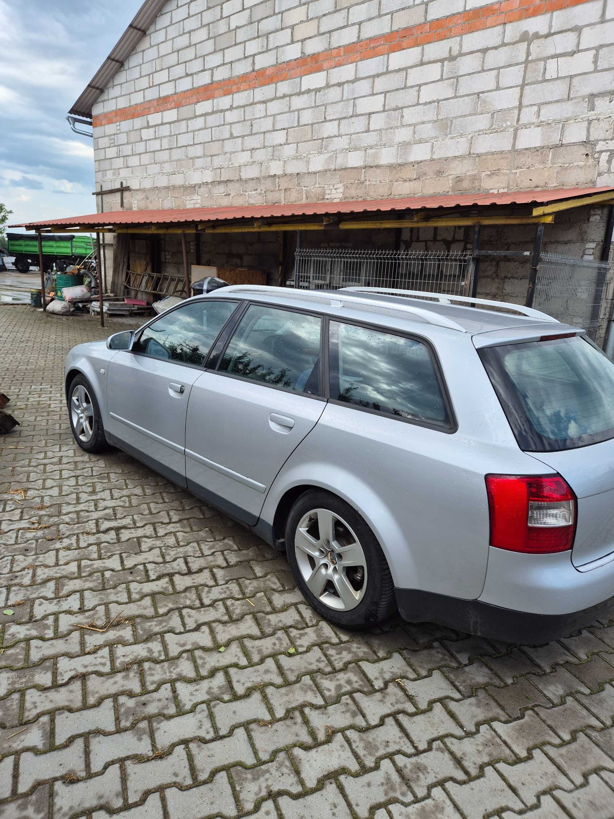 Sprzedam audi a4 b6 1.9 130km 2002r  11000zl do negocjacji xenon