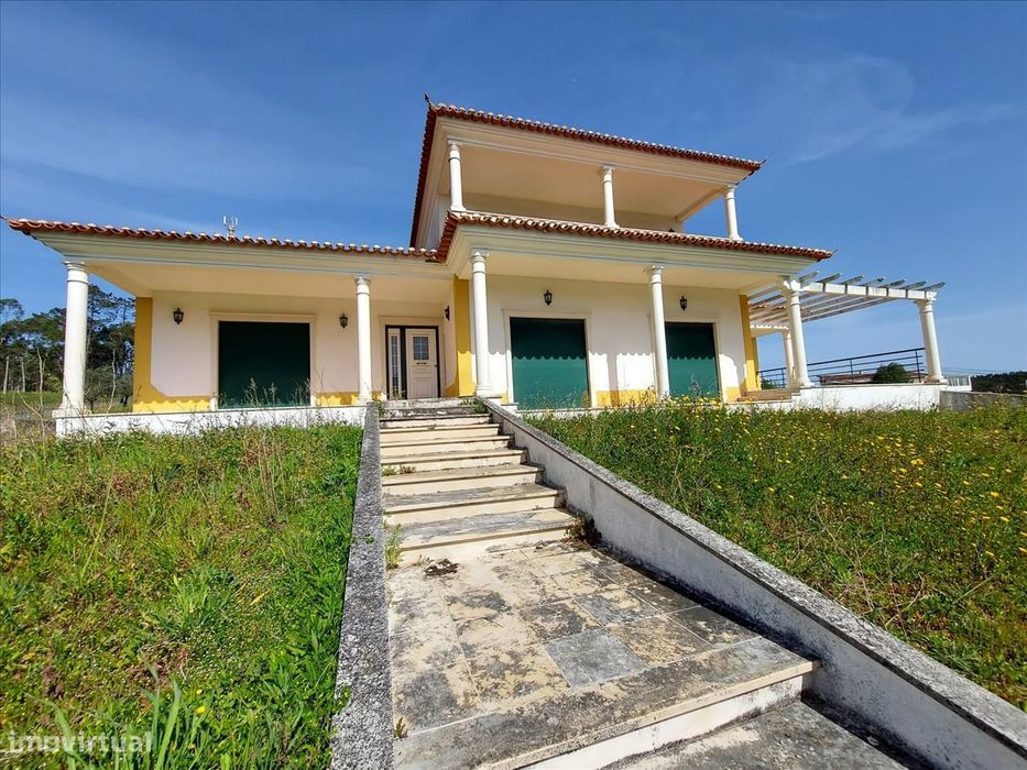 Moradia T4 com Piscina e Jardim em Albergaria dos Doze