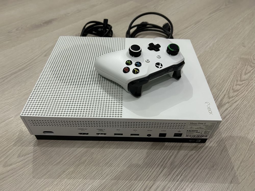 Продам Xbox One S 500gb
