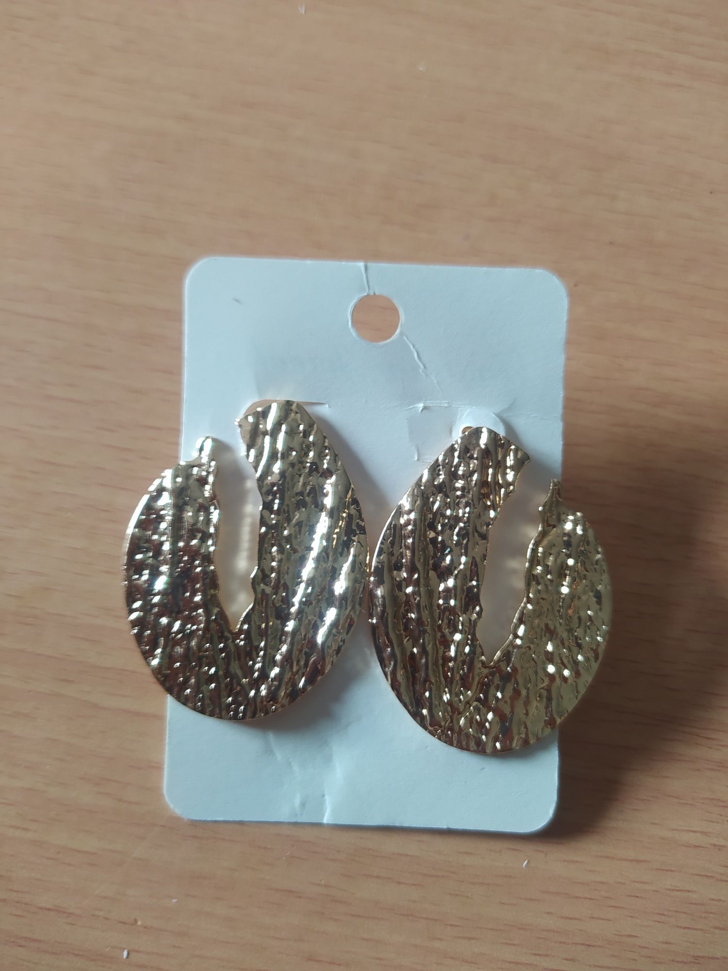 Brincos dourados formato oval NOVOS