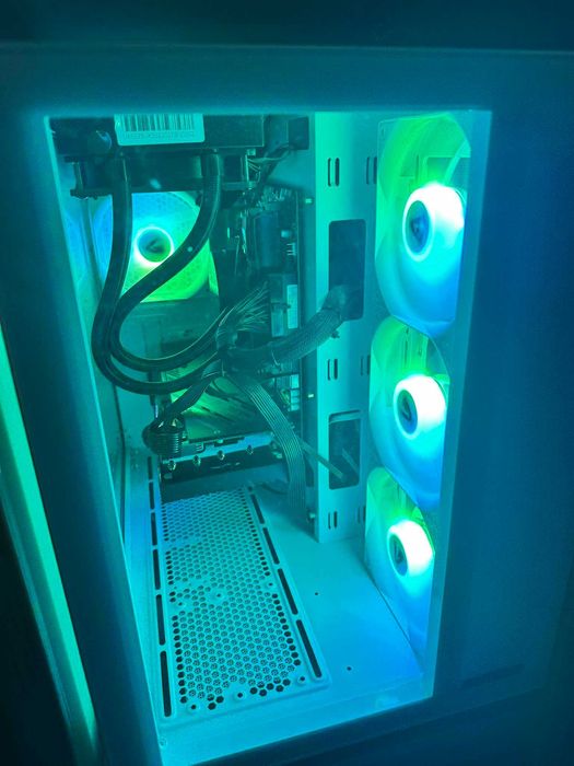 Computador Gaming Ryzen 7 5800X3D - RTX 4070 SUPER + 32Gb RAM