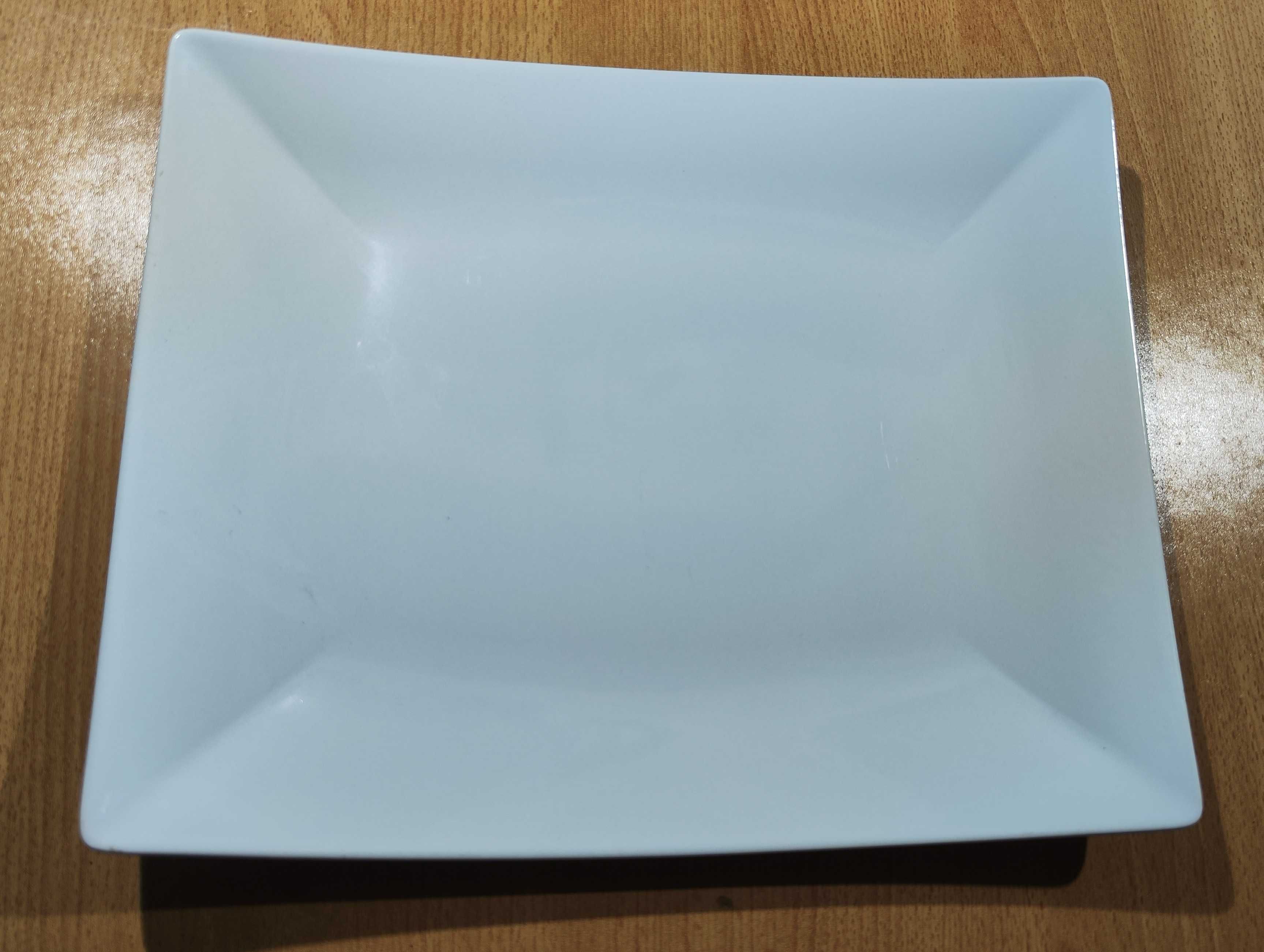 Тарілка блюдо Ipec Munchen біла квадратна 31x25 см кераміка.