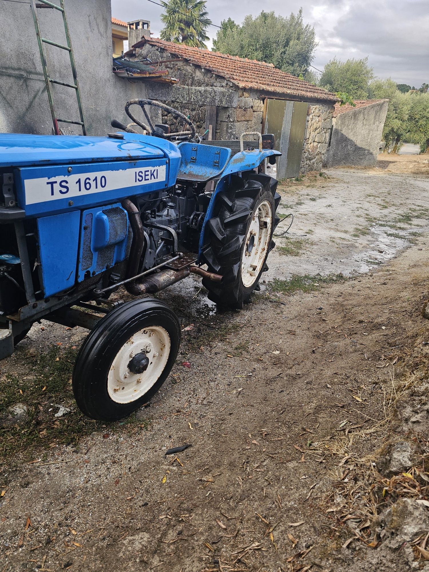 Iseki 1610  trator e freze