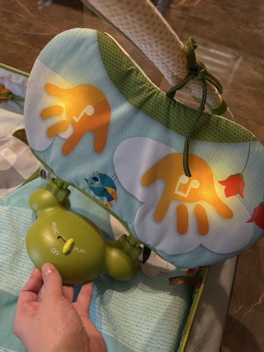 Розвиваючий килимок tiny love весела ферма