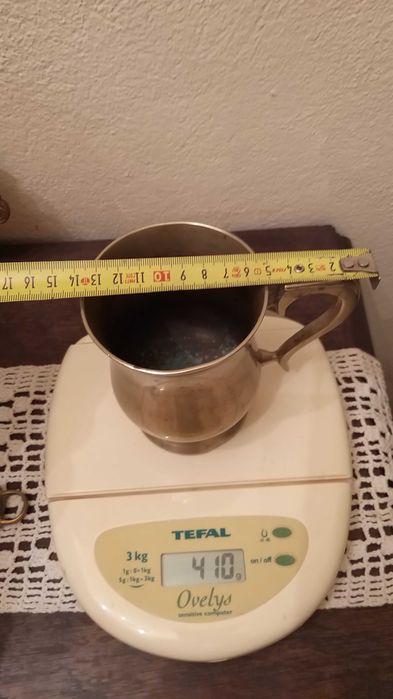 caneca em bronze muito antiga