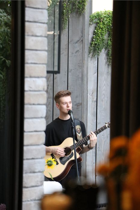 Викладач гітари/вокалу Київ/Центр