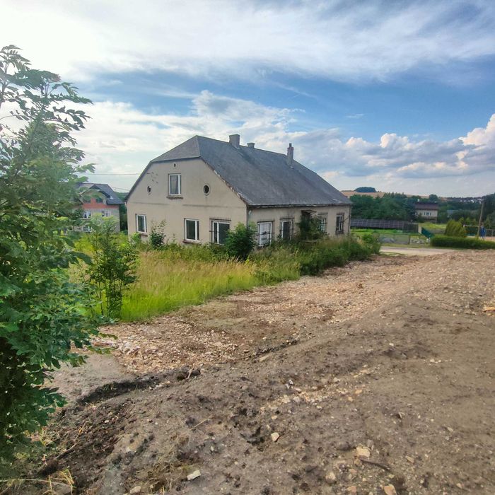 Działka budowlana z budynkiem (stara szkoła)