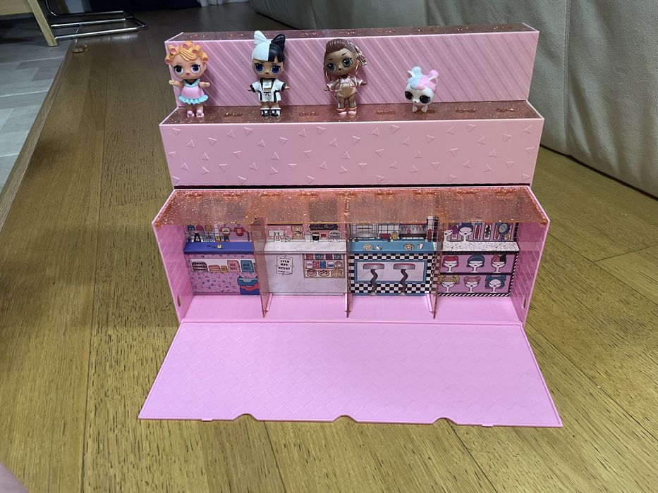 Подіум lol з ляльками