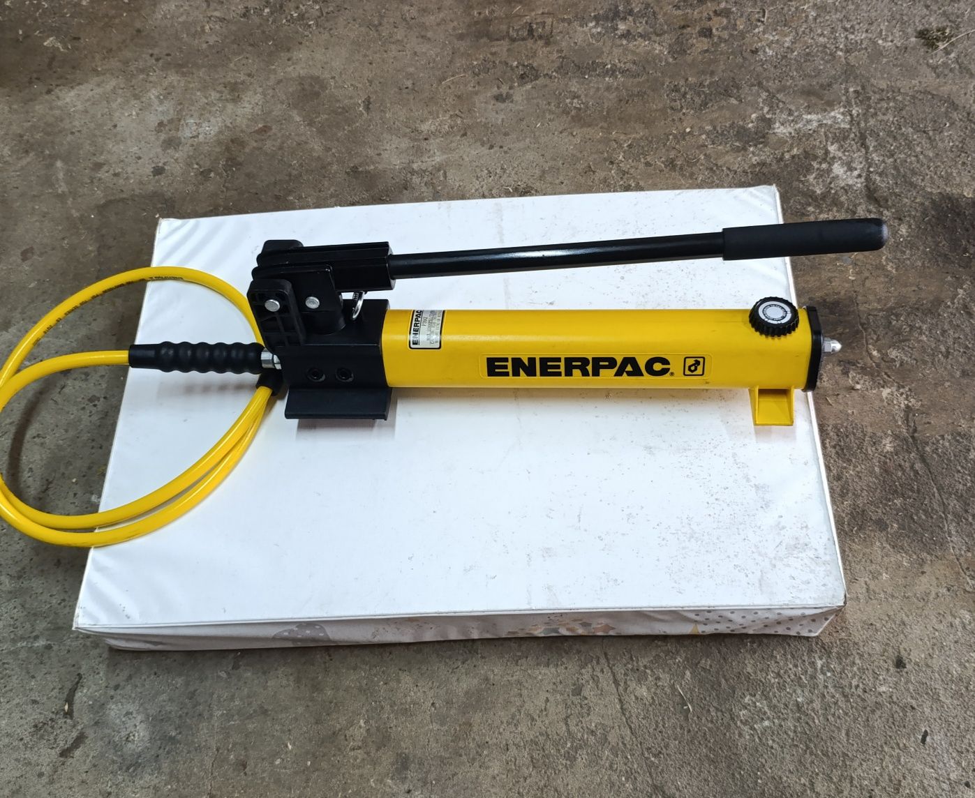POMPA ENERPAC

Symbol:  P392

Pojemność : 901