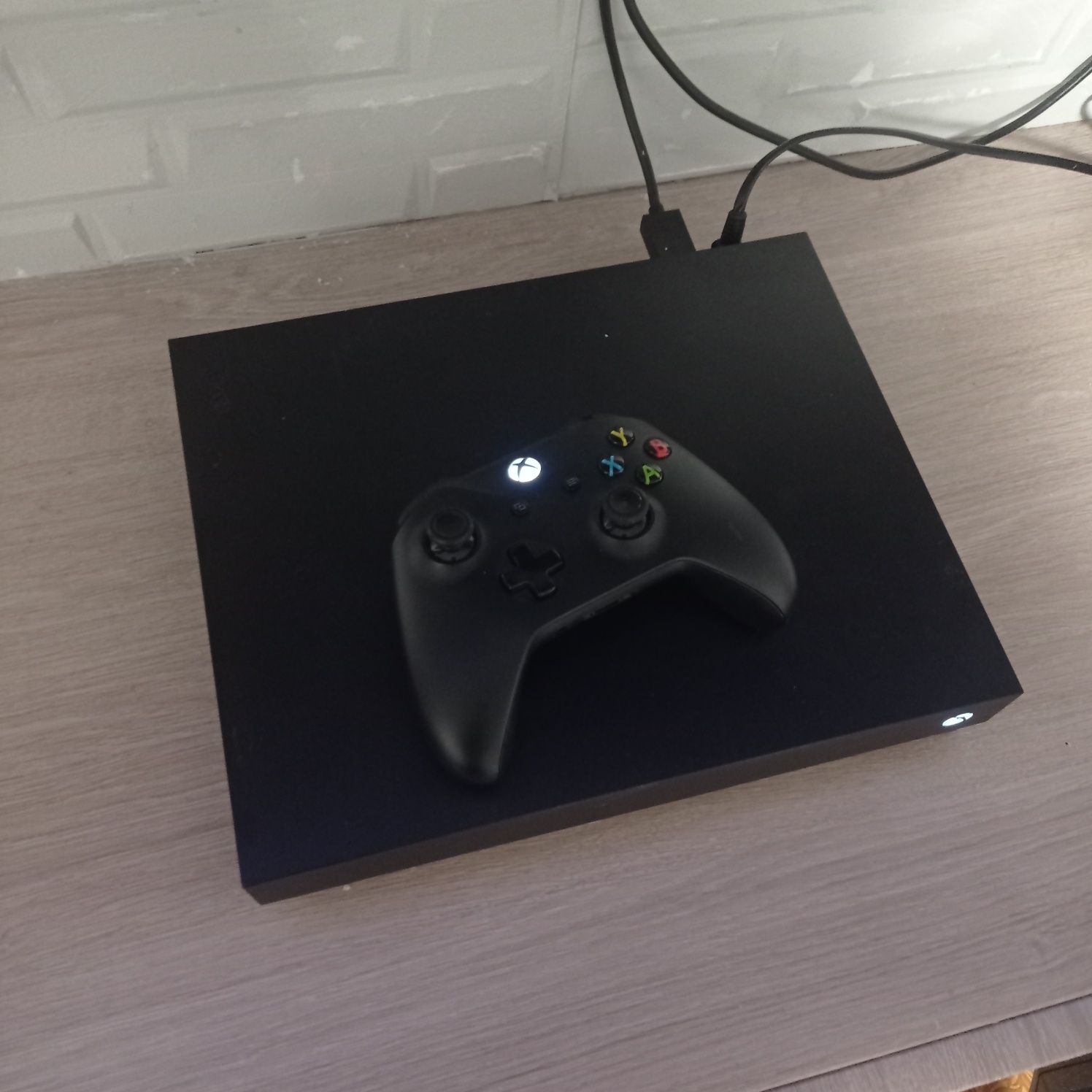 Xbox One X 1Tb. Рік гарантія!