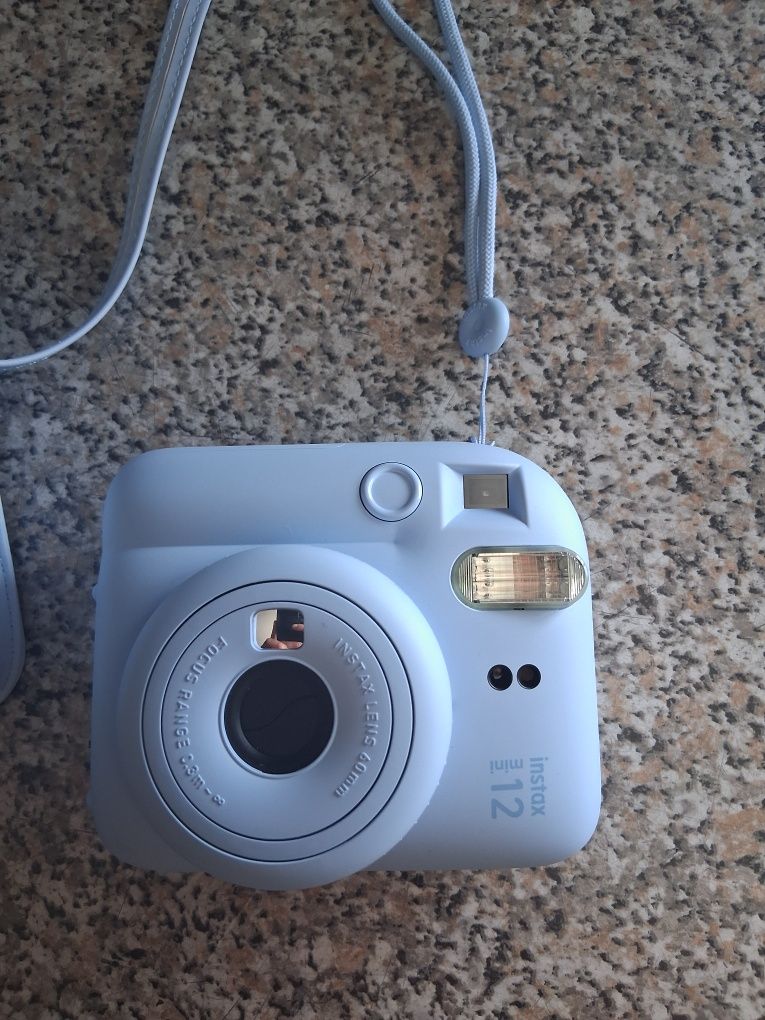 Máquina fotográfica instantânea