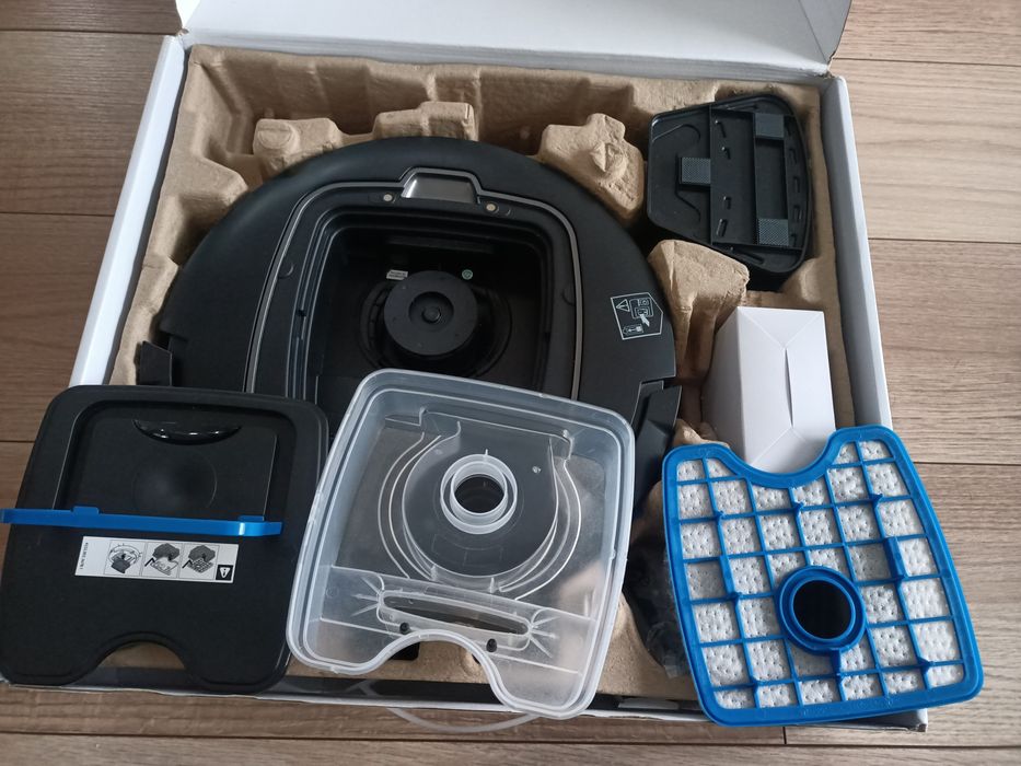 Robot czyszczący odkurzacz PHILIPS FC 8810 wyświetla błąd podczas Łado