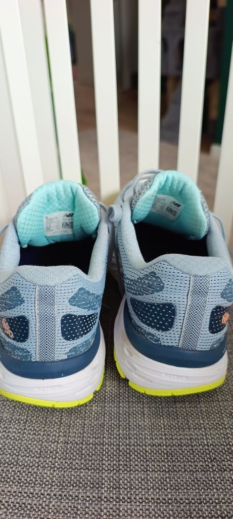 New Balance r. 37-37,5 wkładka 23,8cm