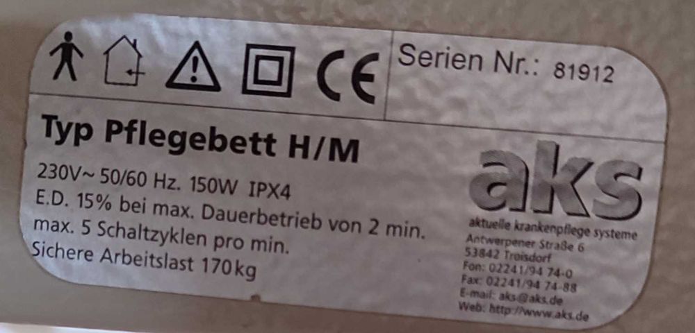 Cama hospitalar com ajuste elétrico de altura e inclinação