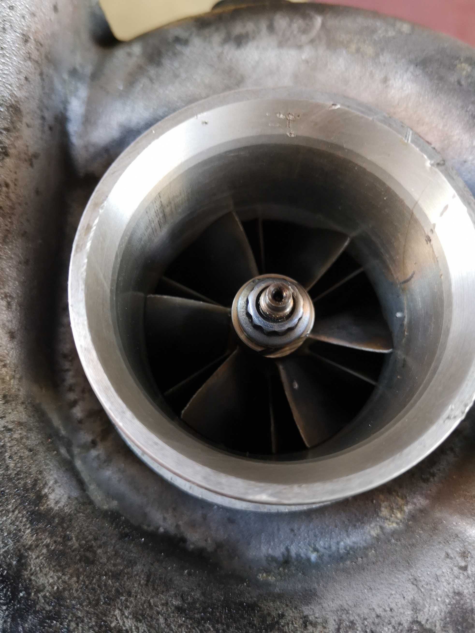Turbina  nastawnik  3.0d 330d e90  231KM  M57n2  GT2260V do naprawy