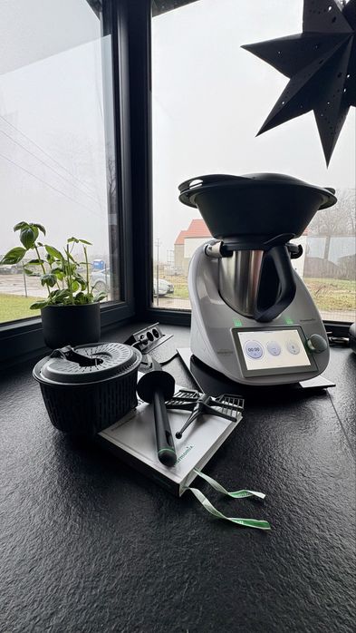 Sprzedam Thermomix TM6 2- letni