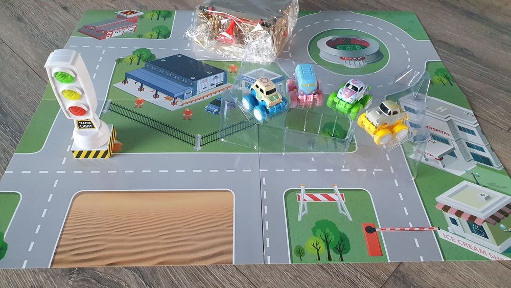 Дитячий авто парк, дитячі машинки, дитяча дорога