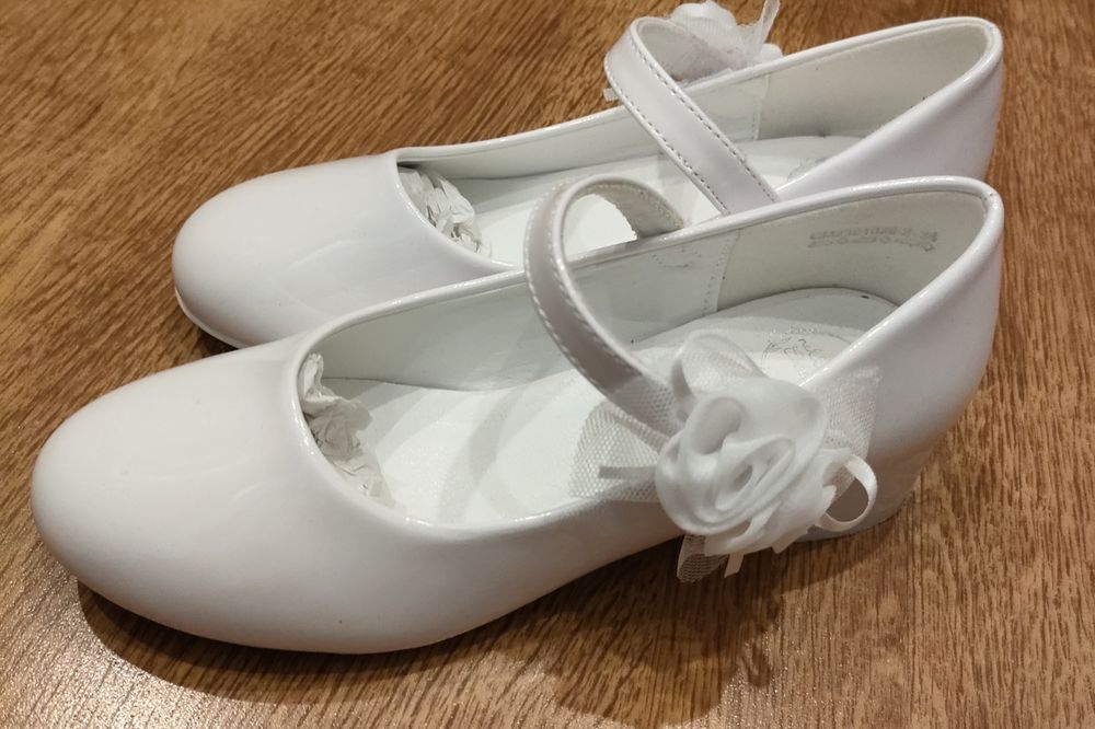 Piękna alba komunijna