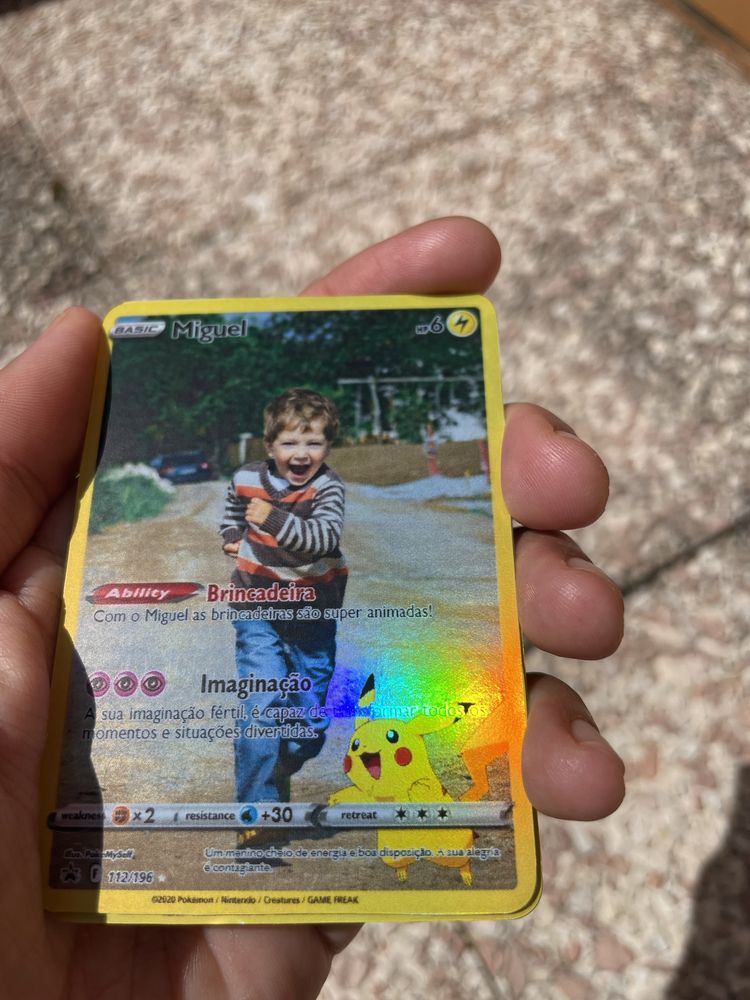 Carta Pokémon holográfica personalizada