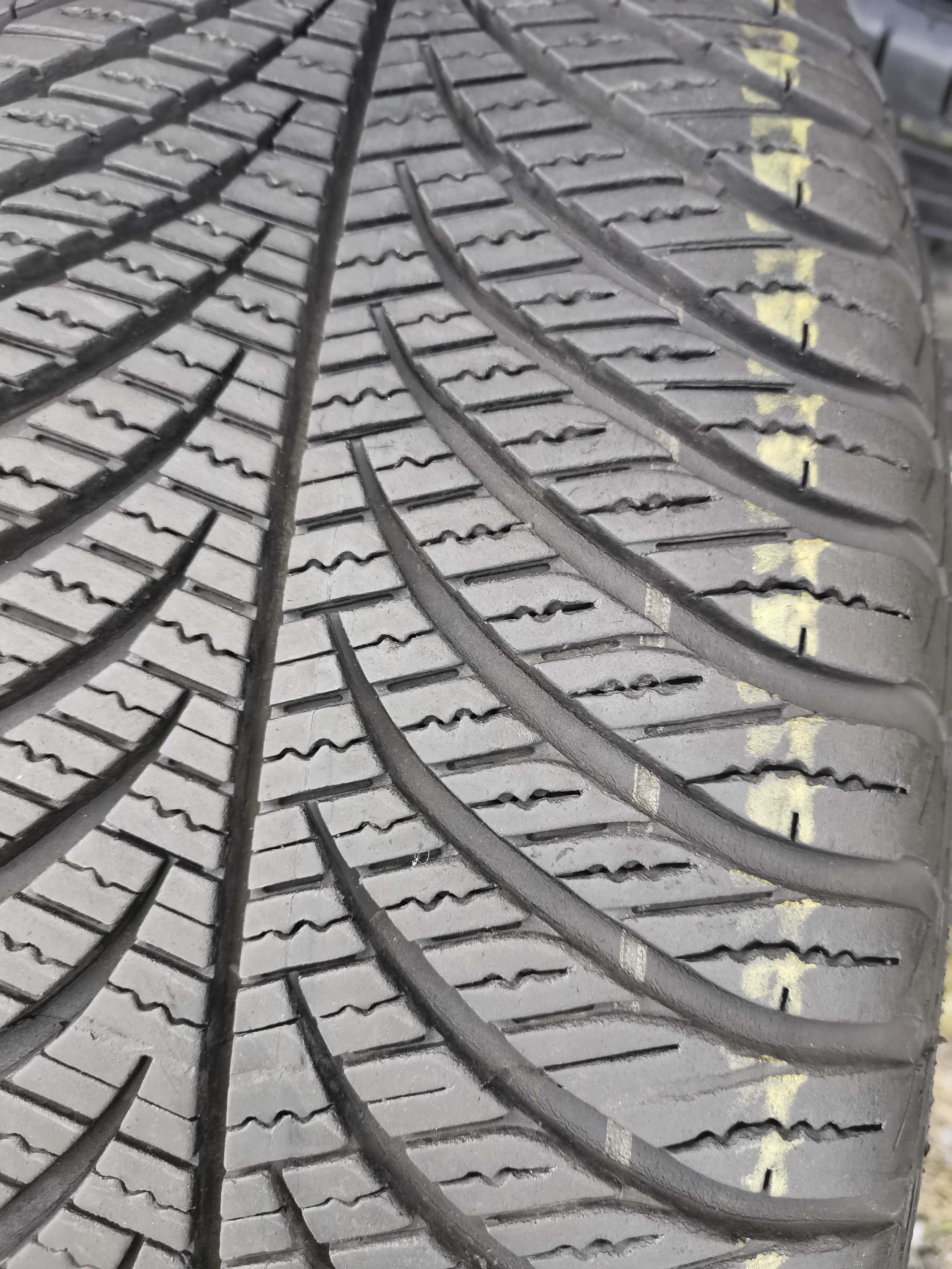 wielosezon Goodyear 215/55/17 z 2020r 7mm 2szt