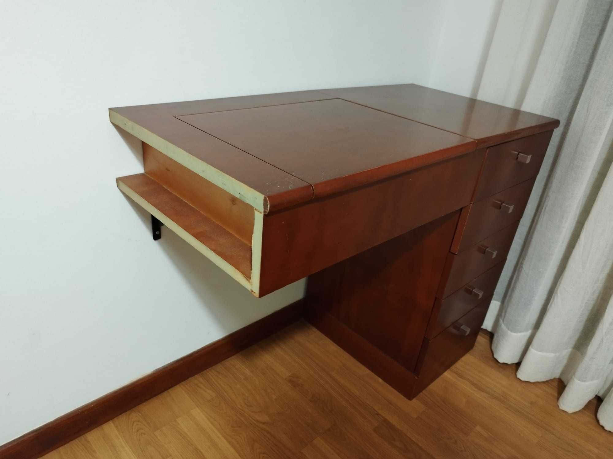 Secretaria em madeira