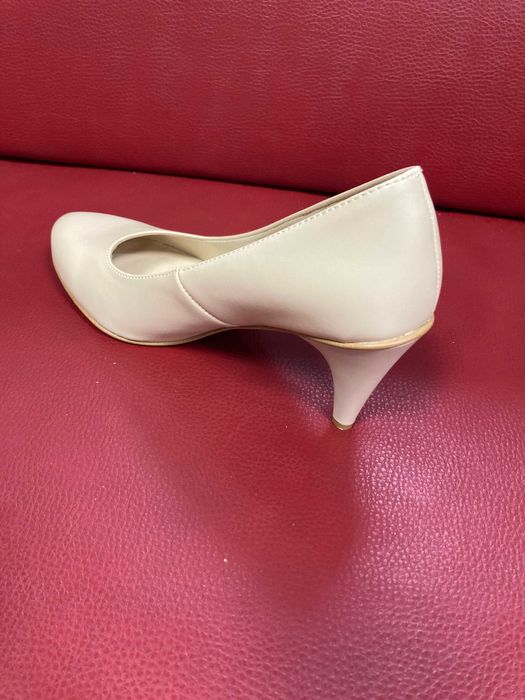 Nowe buty, czółenka, beż, toffi, r. 38,5, wys. 8 cm, wyprzedaż