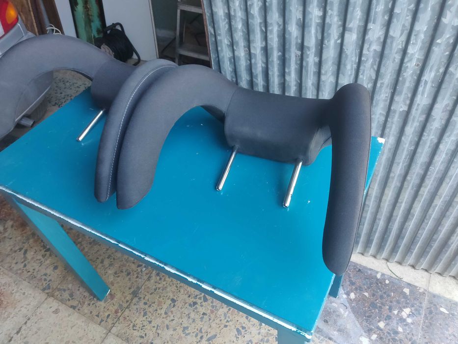 Suportes de cabeça para banco