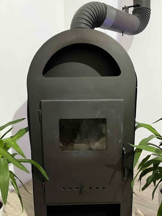 Wolnostojący piecyk/kominek stalowy z szybą, kompletny zestaw z rurą