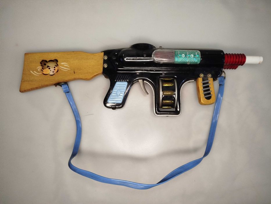 Metalowa Zabawka z PRL u