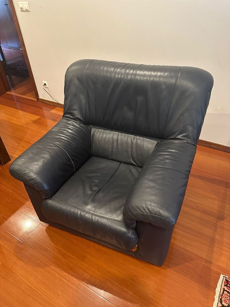 Sofa em pele azul