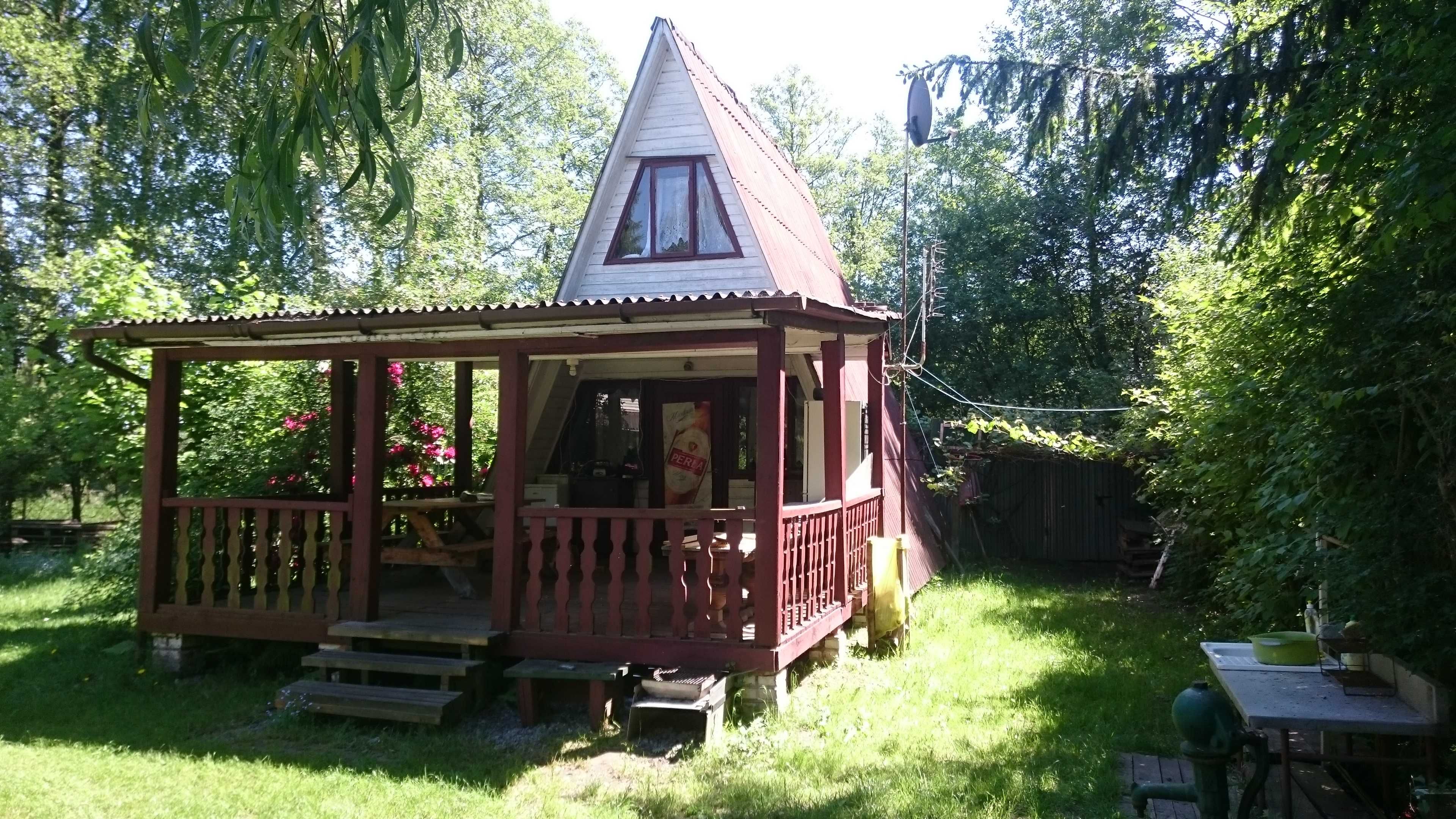 domek nad jeziorem
