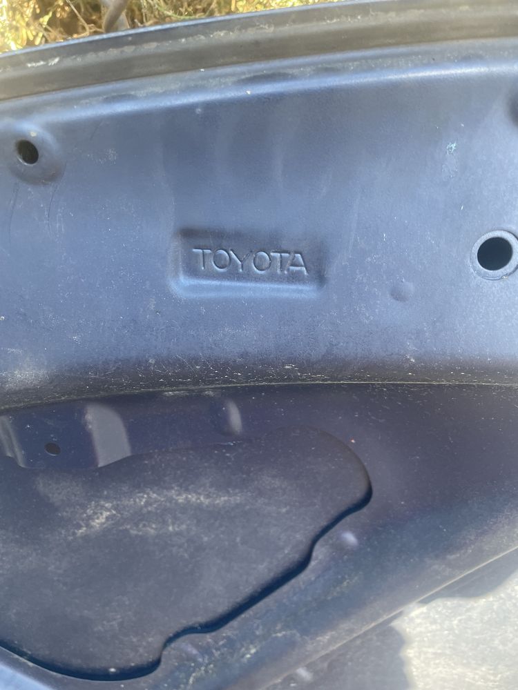 Toyota avensis T25 maska