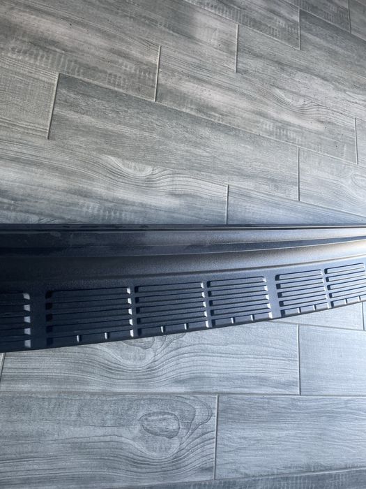 Накладка заднего бампера Toyota Land Cruiser 200. 52162-60040