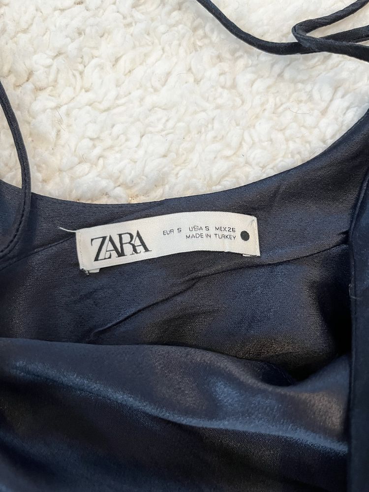 Asymetryczna czarna mini sukienka Zara