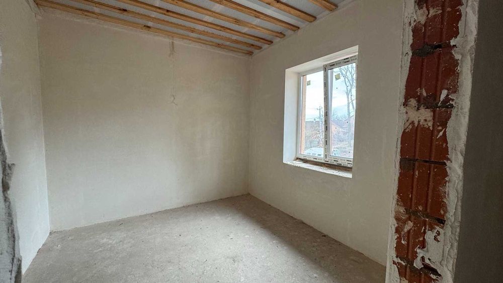 Великий будинок з терасою, ділянкою. єОселя, постанова, сертифікат