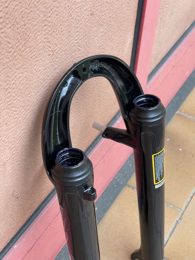 Widelec Amortyzowany 26” 1 1/8” RST GILA T5