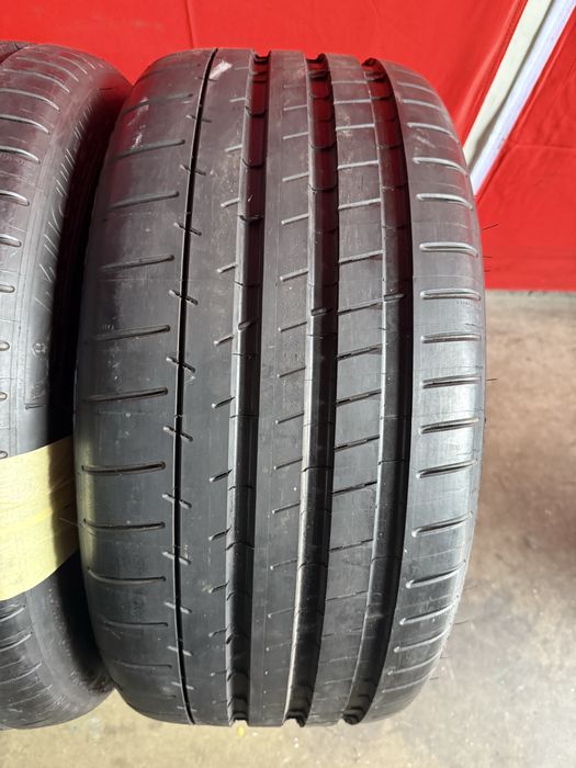 Pneus 235/40/19 + 265/40/19 Michelin completamente Novos