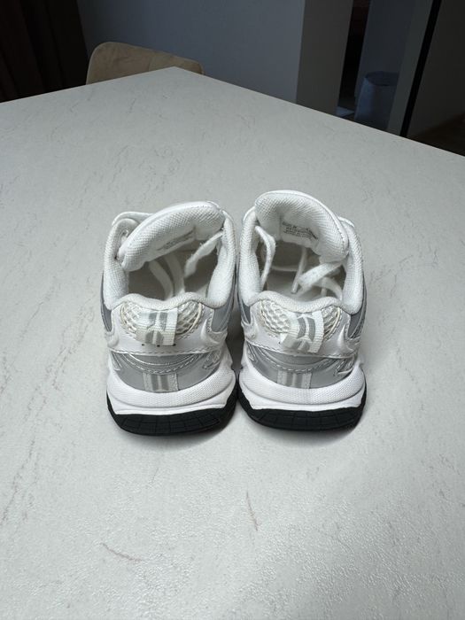 Дитячі кросівки Zara