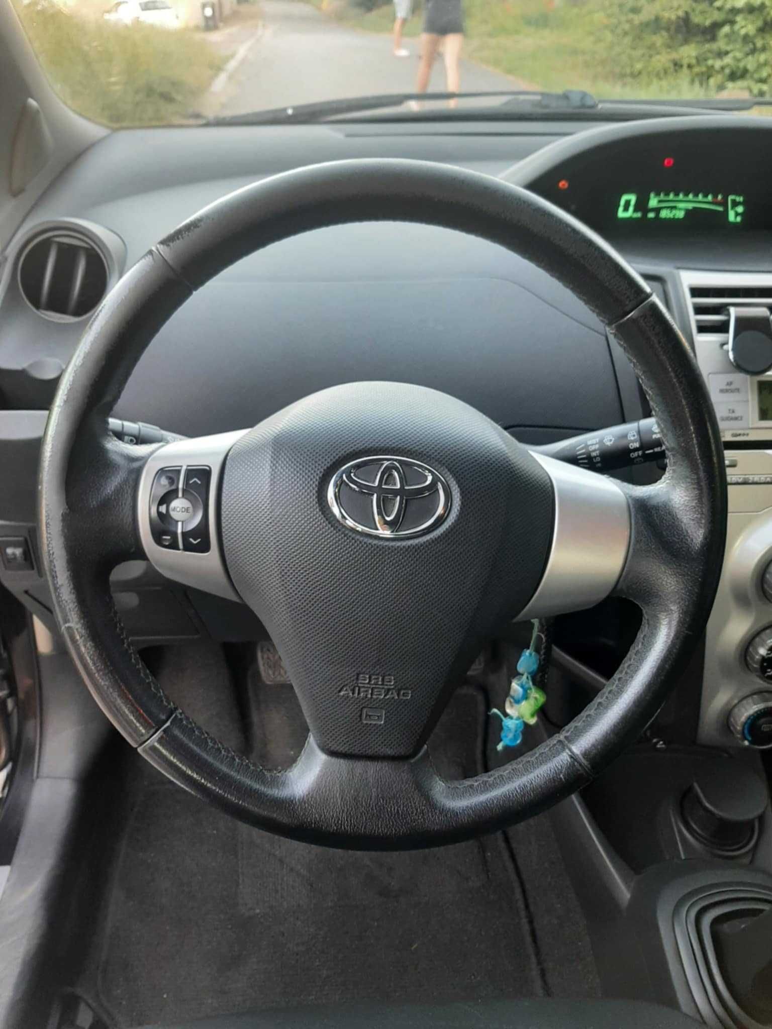 Sprzedam Toyota Yaris II 2008 rok 1.3 benzyna 5 drzwi