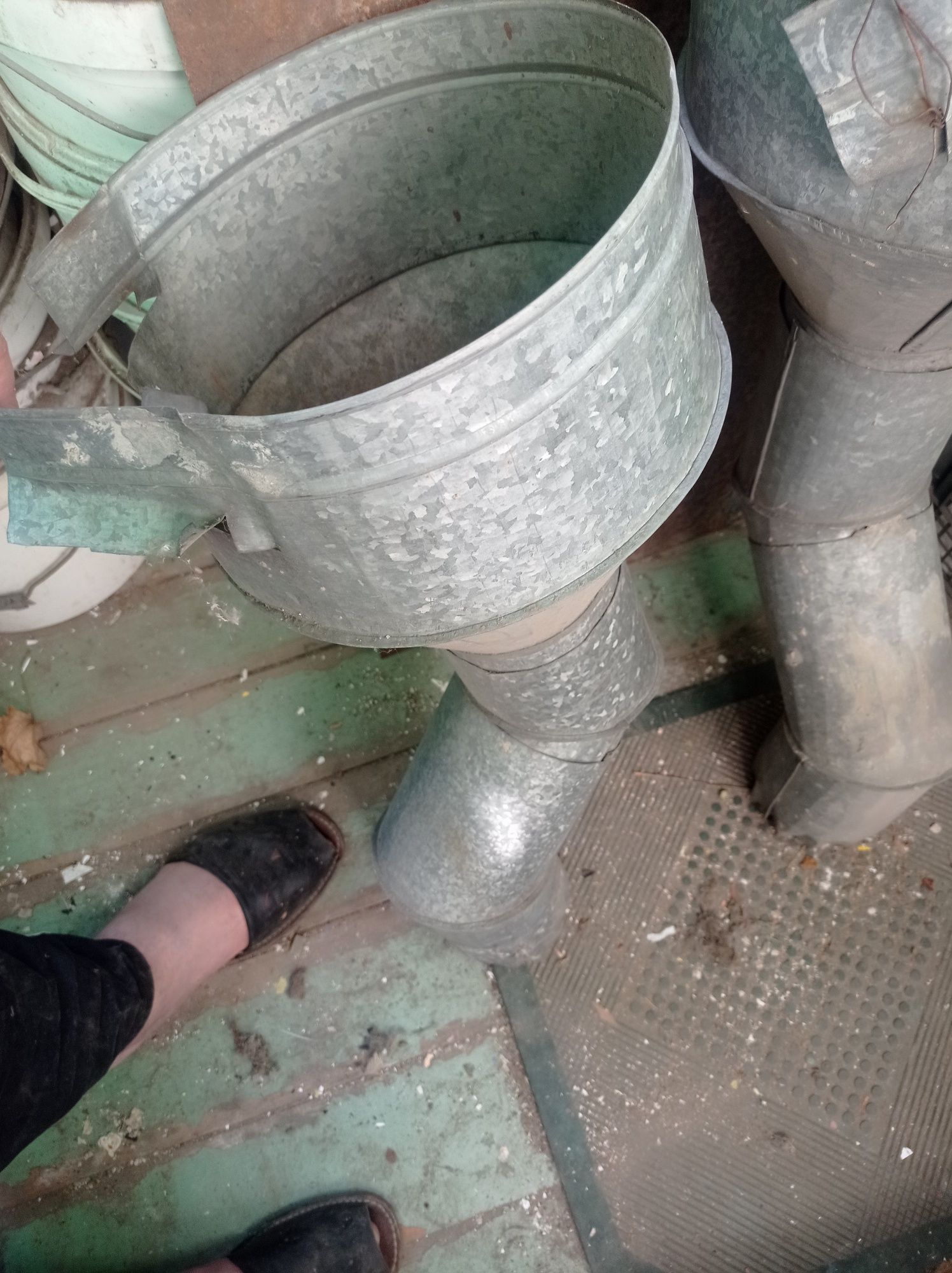 Продам водосточные трубы,оцинковка б/у но в отличном состоянии.