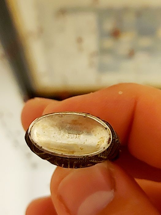 Garrafinha miniatura em prata e esmaltes.