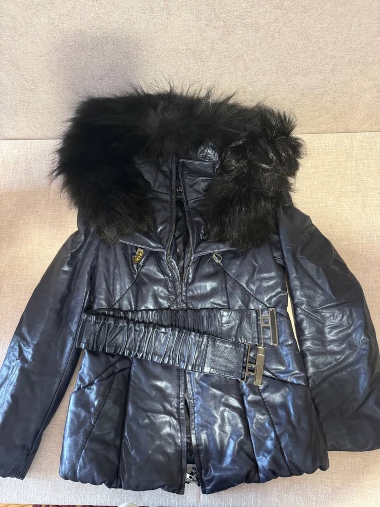 Продам женскую куртку