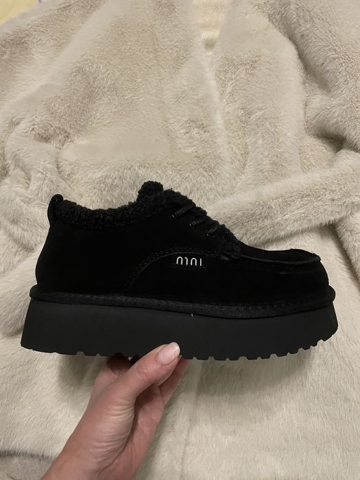 Зимові черевики лофери уггі на шнурках miu miu