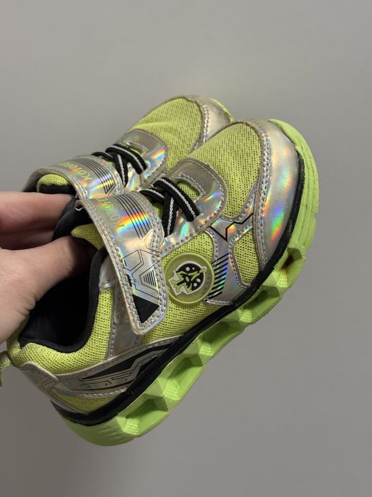 Дитячі кросівки 17-17,5см три пари за 300грн