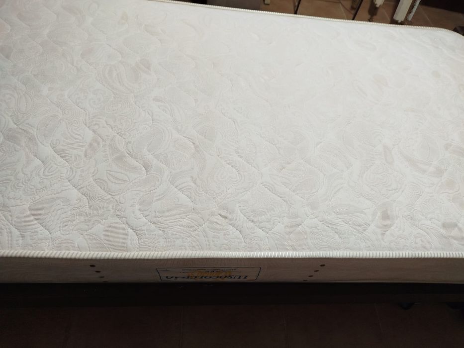 Cama solteiro em excelente  estado