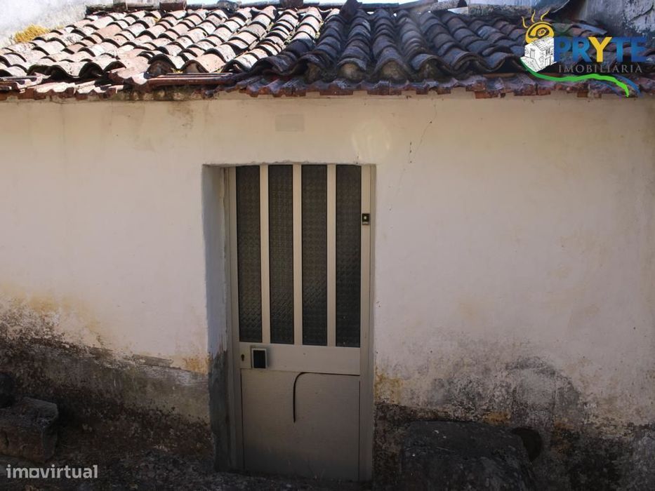 Imóvel rústico situado em Álvaro - Oleiros, para reconstruir