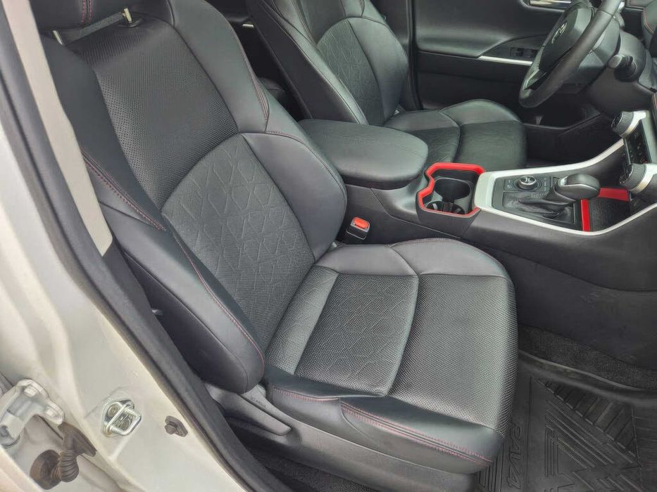 Toyota RAV4      2021